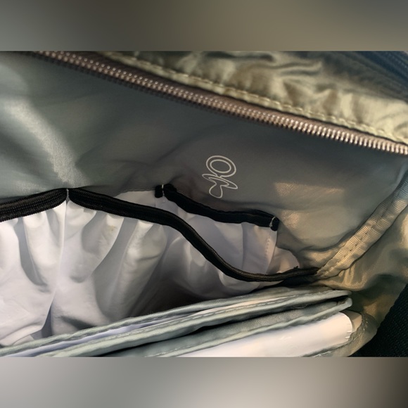 Columbia Diaper/ Messenger Bag| Hunter Green - Picture 16 of 16